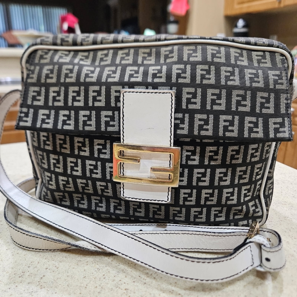FENDI, RARE FENDI Handbag, VINTAGE Fendi, Fendi Mama Zucca, Rare White Leather! - Picture 2 of 8